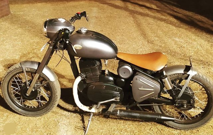 Jawa Perak Yezdi Owner Modifies His Motorcycle To Look Like Jawa Perak