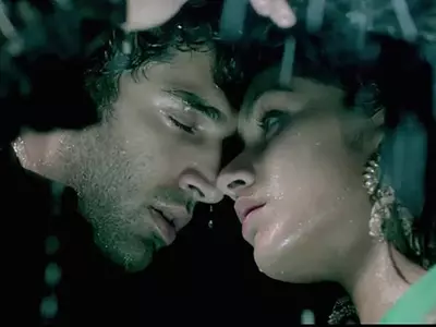बॉलीवुड के 16 गाने जो प्यार का असली मतलब सिखाते हैं