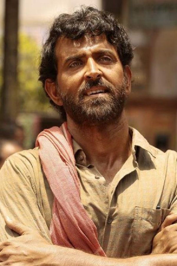 Hrithik Roshan S Tanned Look In Super 30 To A Handsome Hunk In War Fans Turn His Astonishing Transformation Into Memes The film also features vaani kapoor. hrithik roshan s tanned look in super
