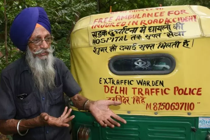 This 76-Year-Old Man Runs Free Auto Ambulance In Delhi & Proves Humanity Still Exists