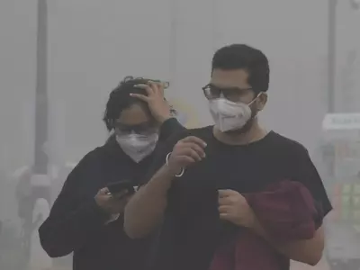 air pollution in india people wearing pollution masks