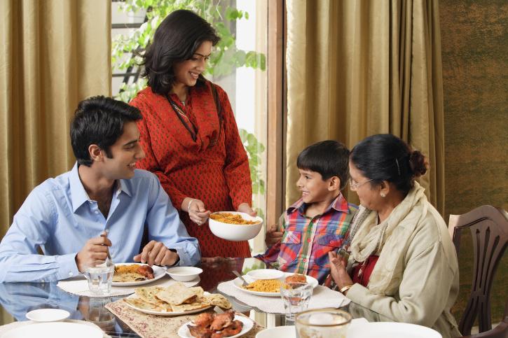 222-5e8744d2228e5 dining table conversations with family.