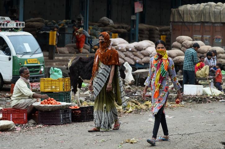 Trader Dies Due To Covid-19 But Crowd Swells In Azadpur Mandi, Asia's ...