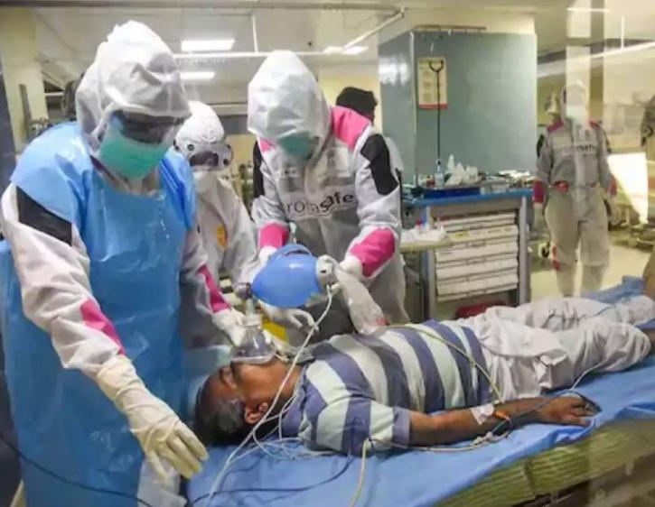 Friend Smokes Hookah With 23 Others, Now All Of Them Test Positive For