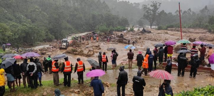 One Man Walked For 2 Hours In Heavy Rain To Bring News About Munnar ...