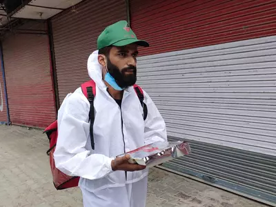 Meet ‘Kashmir’s Swiggy Boy’ Who Serves Fresh Home-Cooked Meal At Doorstep