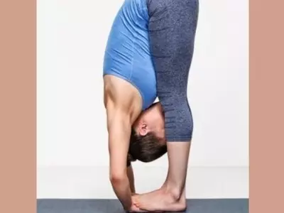 padahastasana yoga pose