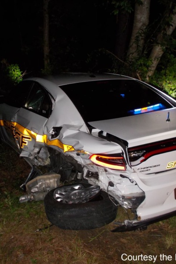 Tesla Driver Crashes Into Police Car While Watching A Movie And Leaving The Car On Autopilot