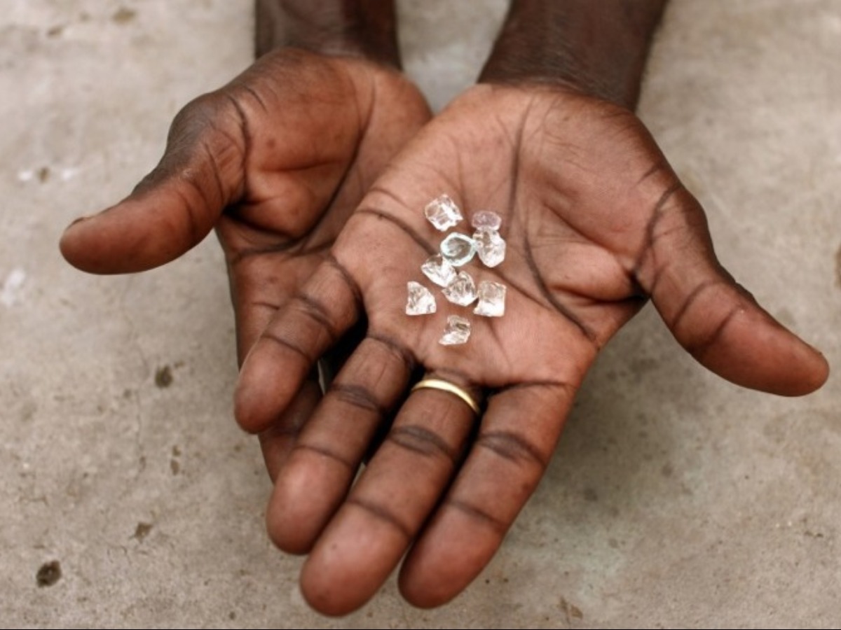 Madhya Pradesh: Labourer Unearths Diamonds Worth Rs 35 Lakh