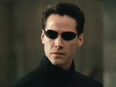 First Footage Of Keanu Reeves As Neo In Matrix 4 Has Leaked & Fans Can't Hold Their Excitement!