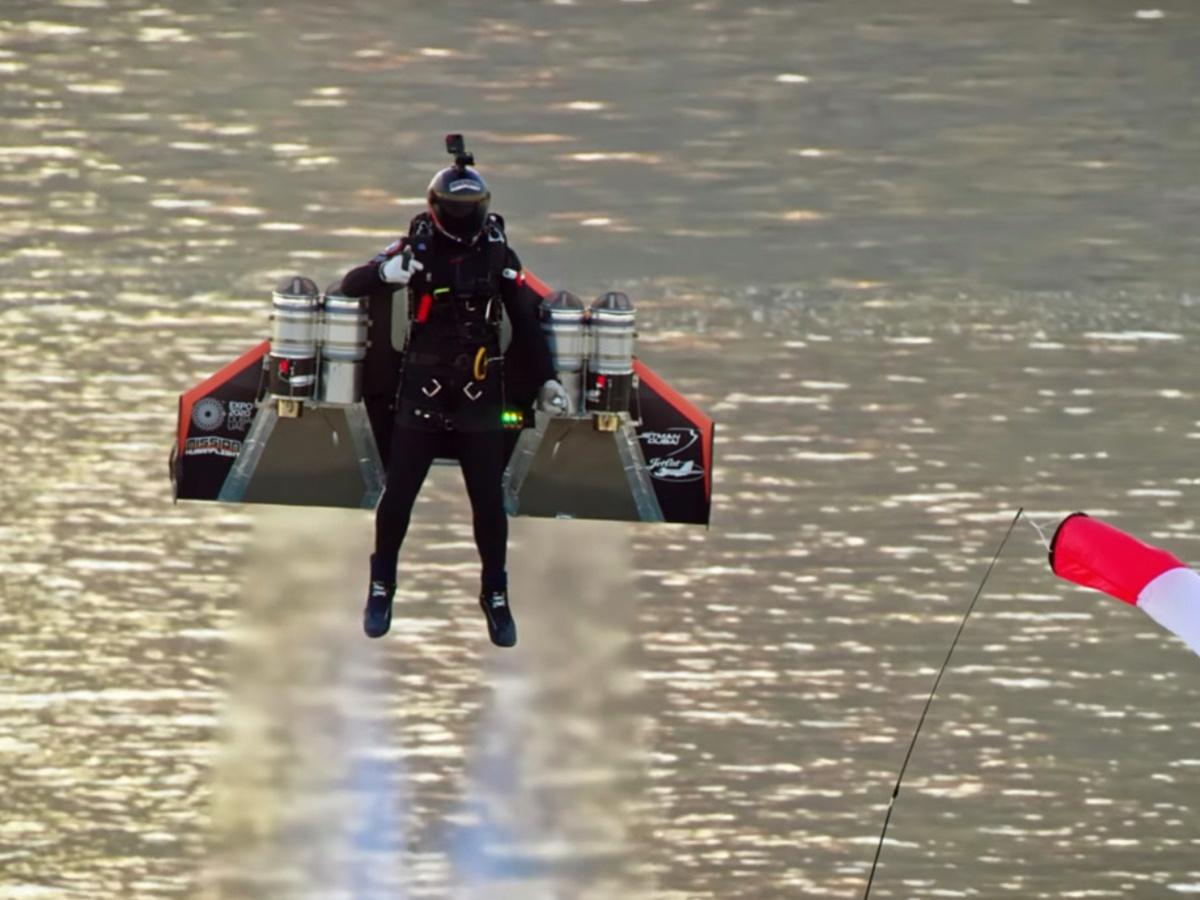 H2O Jet Pack man soars above the waters