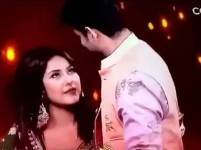 Shehnaz Tears Up After Reuniting With Sidharth On 'Mujhse Shaadi Karoge' & Fans Are Loving It!
