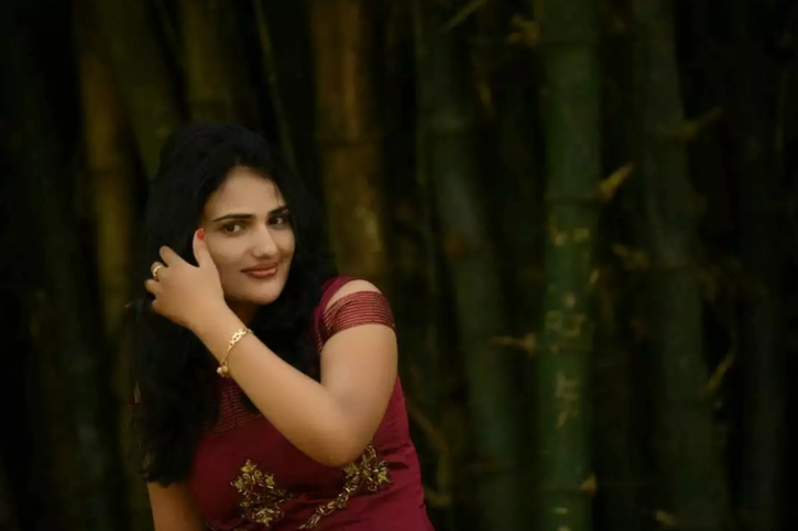 Playback Singer Sushmitha Hangs Herself Blames Her In Laws Of Dowry Harassment In Suicide Note 9004