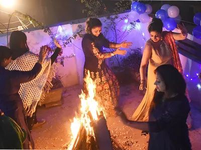 Bollywood Celebs Extend Lohri Wishes To Their Fans