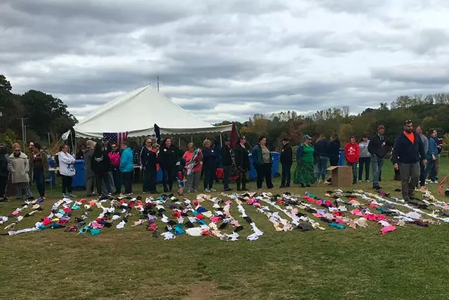 Rhode Island Breast Cancer Awareness Campaign Breaks World Record For The Longest  Bra Chain