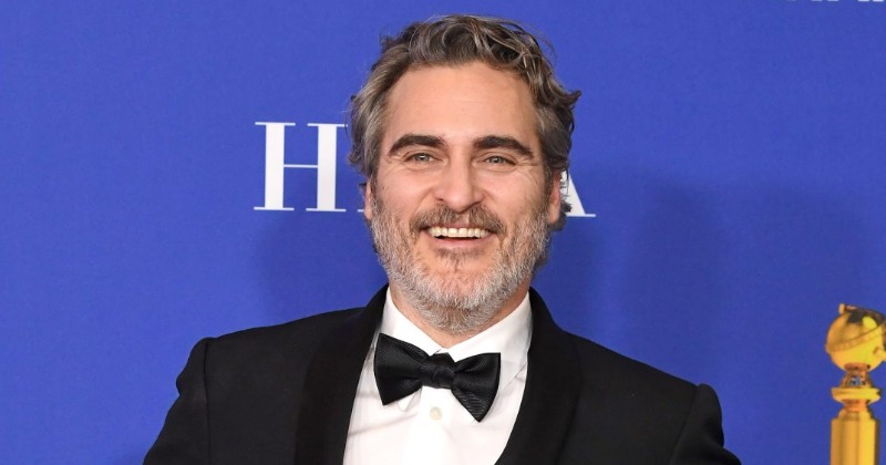 Joaquin Phoenix Plans To Wear Same Tuxedo At Every Award Show This Year ...