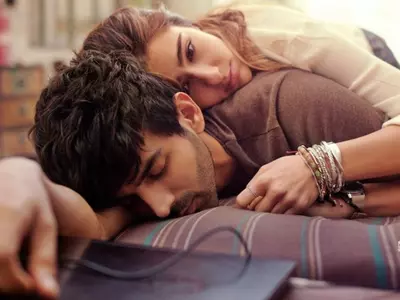 Meet Zoe & Veer From 'Love Aaj Kal 2' That Are Making Our Hearts Melt Into A Puddle Of Mush