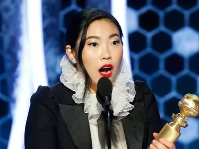 Awkwafina Makes History, Becomes First Asian Descent To Win A Golden Globe For Best Actress 