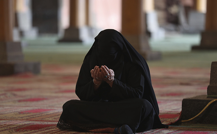 Why Muslim Women Should Reclaim Their Much-Needed Sacred Space In Male ...