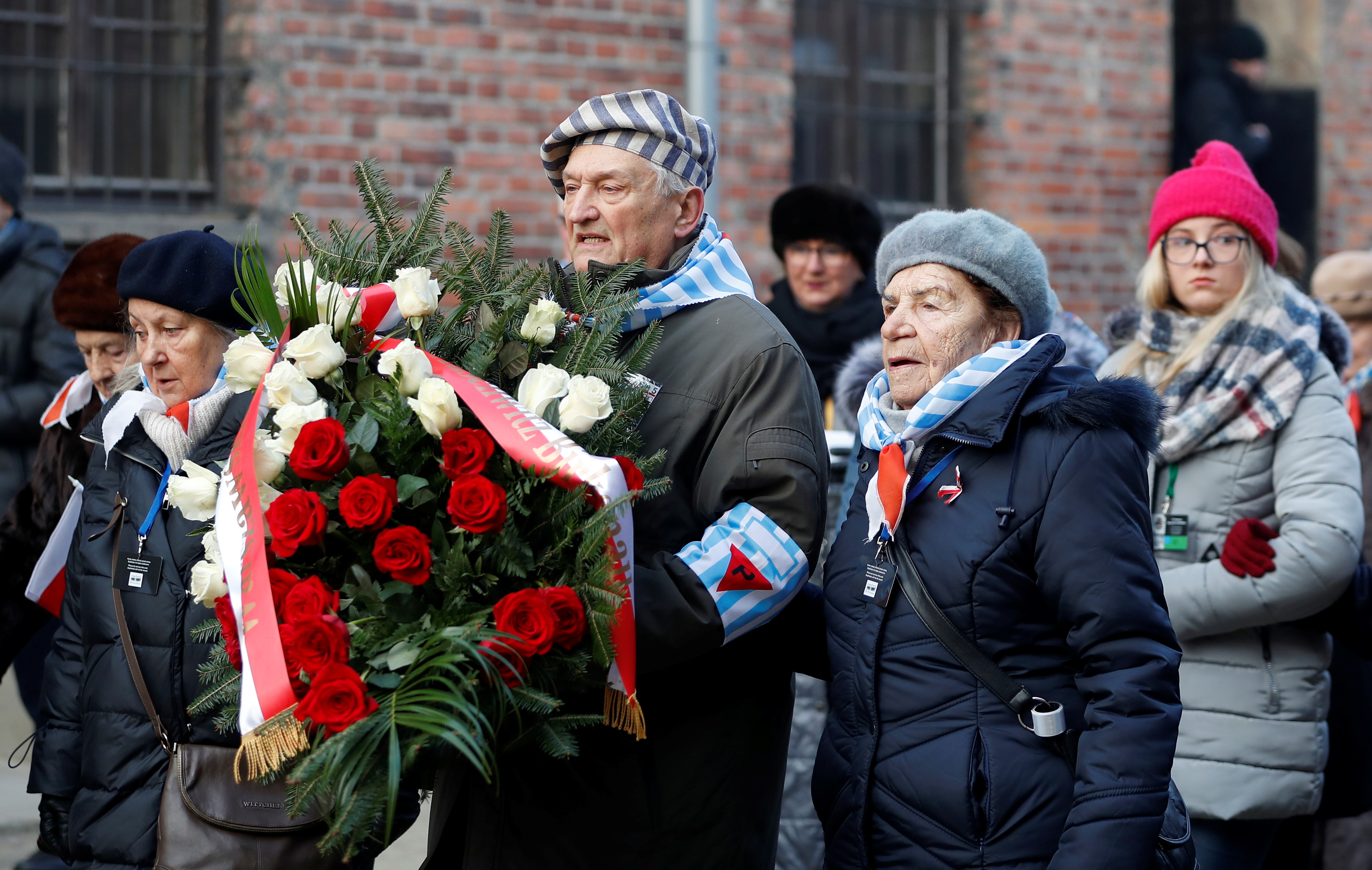 День освобождения день памяти жертв холокоста. Освобождение узников концлагеря Освенцим. 27 Января освобождение Освенцима. Освобождение узников Освенцима. Холокост освобождение.