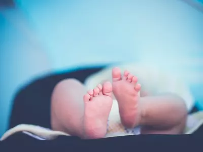 Woman Delivers Baby On Road