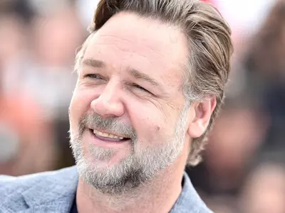 Russell Crowe's Before & After Pics Of His Bushfire Affected Farm Is Igniting Hope In People