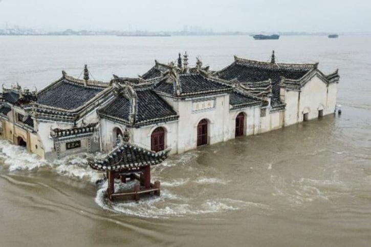 China Floods: Pictures Of Buddhist Temple Standing Strong Goes Viral