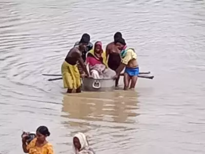 pregnant woman carried in a utensil across the river