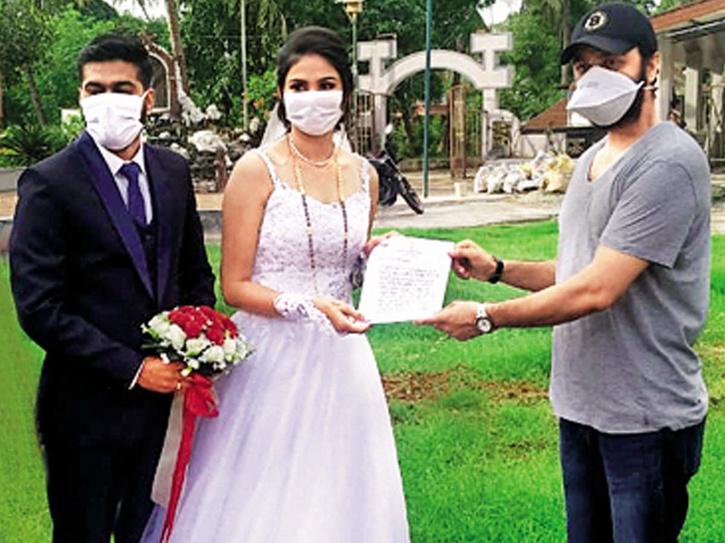 Newlyweds Donate Beds, Oxygen Cylinders For COVID Patients