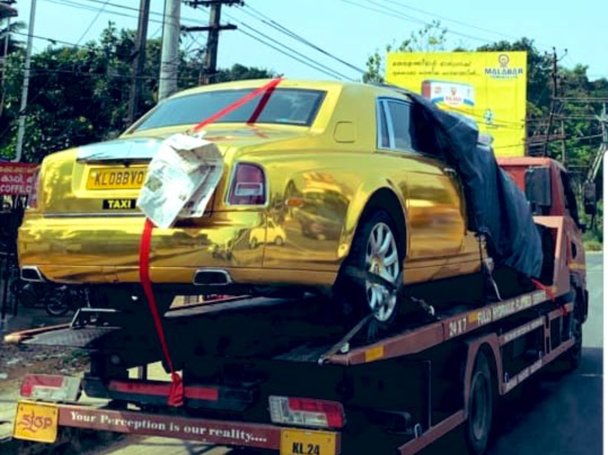 Golden RollsRoyce Phantom Taxi Spotted In Kerala  Shocked People Cant  Handle The Luxury