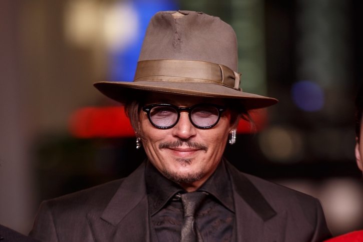 Double Bonanza! Johnny Depp Reportedly In Talks To Play Joker In Robert ...