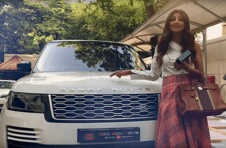 Husband Surprises Wife With Her Dream Car, Gifts Rs 3 Crore Rolls Royce on  Her Birthday