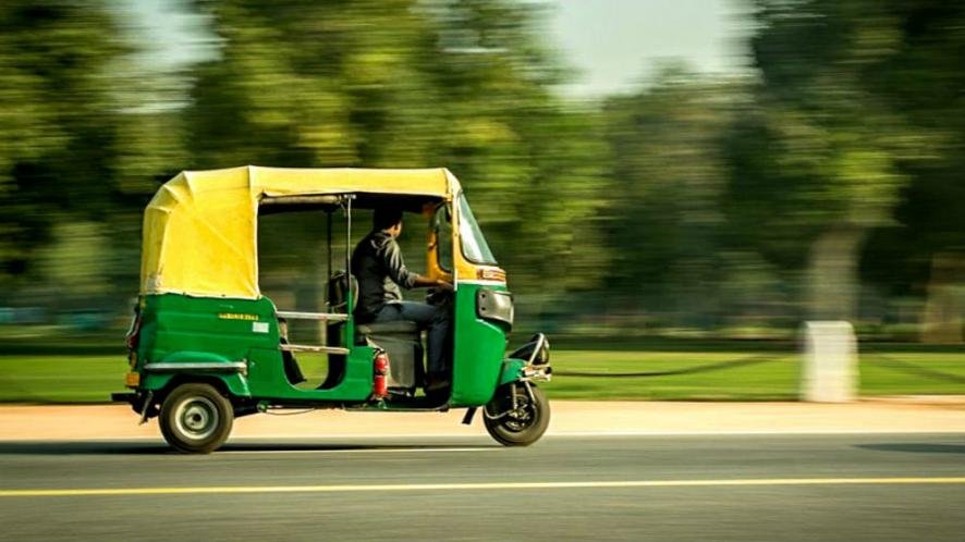 Two Honest Rickshaw Pullers Return Bag With Gold Worth Rs 7.5 Lakh In ...