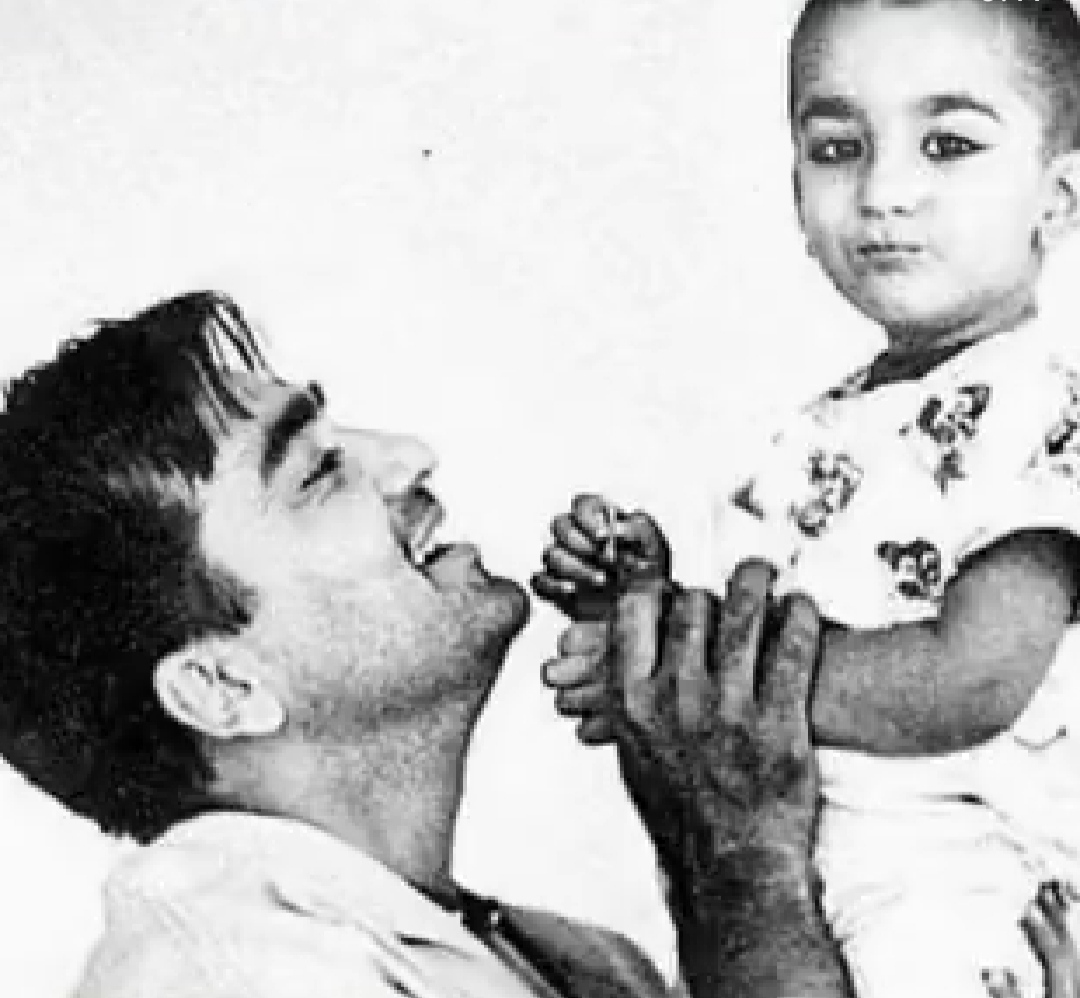 Sanjay Dutt Gets Emotional On Dad Sunil Dutt's Death Anniversary ...