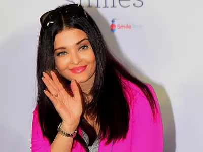 Did You Know Birthday Gal Aishwarya Rai Bachchan Was Removed From These Shah Rukh Khan Movies 