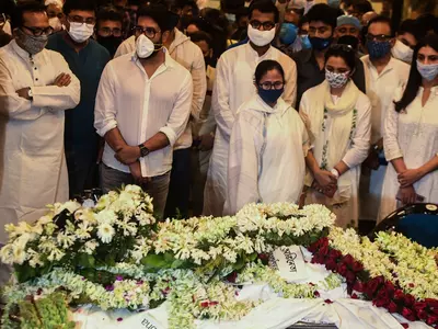 Mamata Banerjee at Soumitra Chatterjee funeral