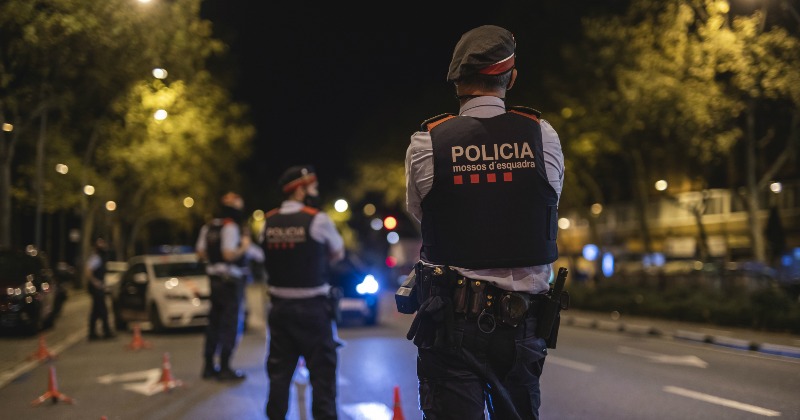 Man Plays Piano Amid Anti-Lockdown Protests In Barcelona