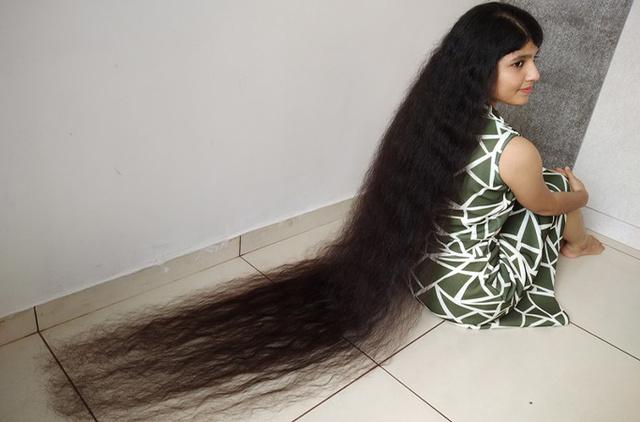 18-YO Gujarat Girl Has 2-Metre-Long Hair