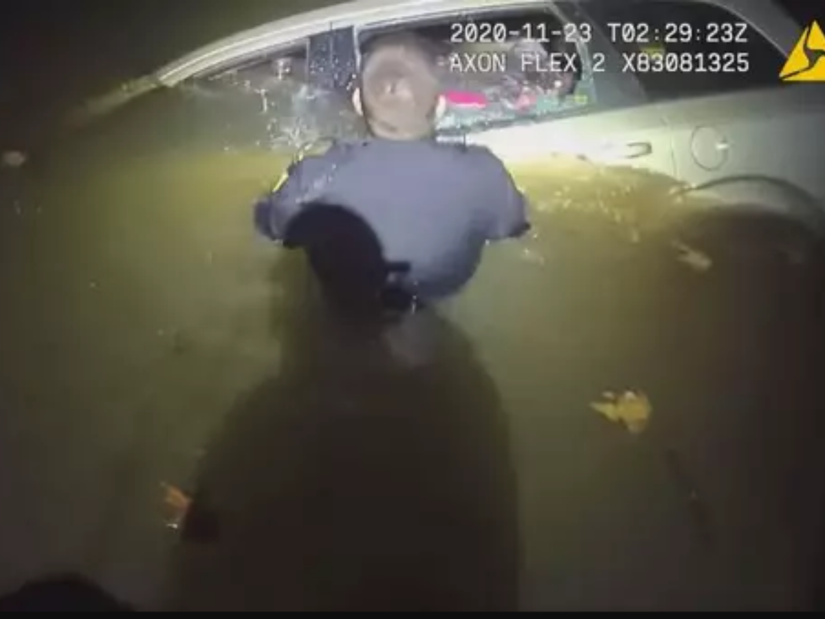 Police In US Form Human Chain To Rescue Woman From Sinking Car