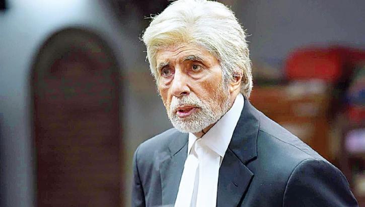 Amitabh Bachchan as Deepak Sehgal in Pink stood up for what was right. 