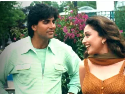 Akshay Kumar and Madhuri Dixit in Dil Toh Pagal Hai.