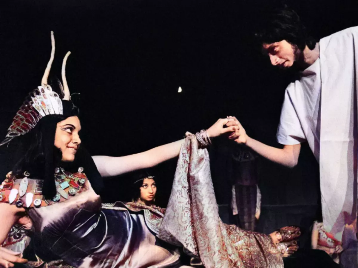 Mira Nair As Cleopatra & Shashi Tharoor As Antony Mira Nair As Cleopatra & Shashi Tharoor As Antony