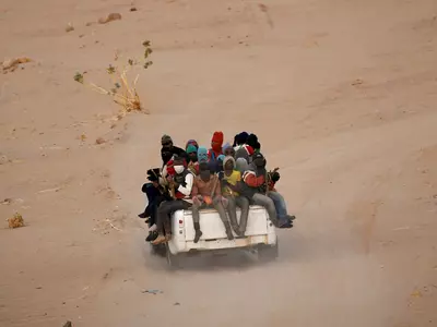 Migrants crossing Sahara desert into Libya on a ride