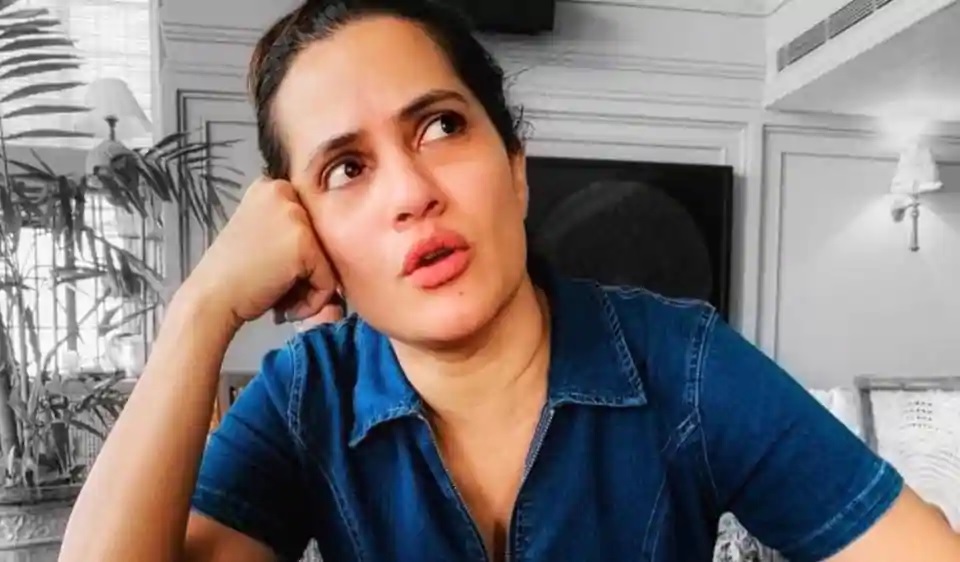 Sona Mohapatra Gives Savage Response To Man Asking Why Every Feminist Show Their Cleavage