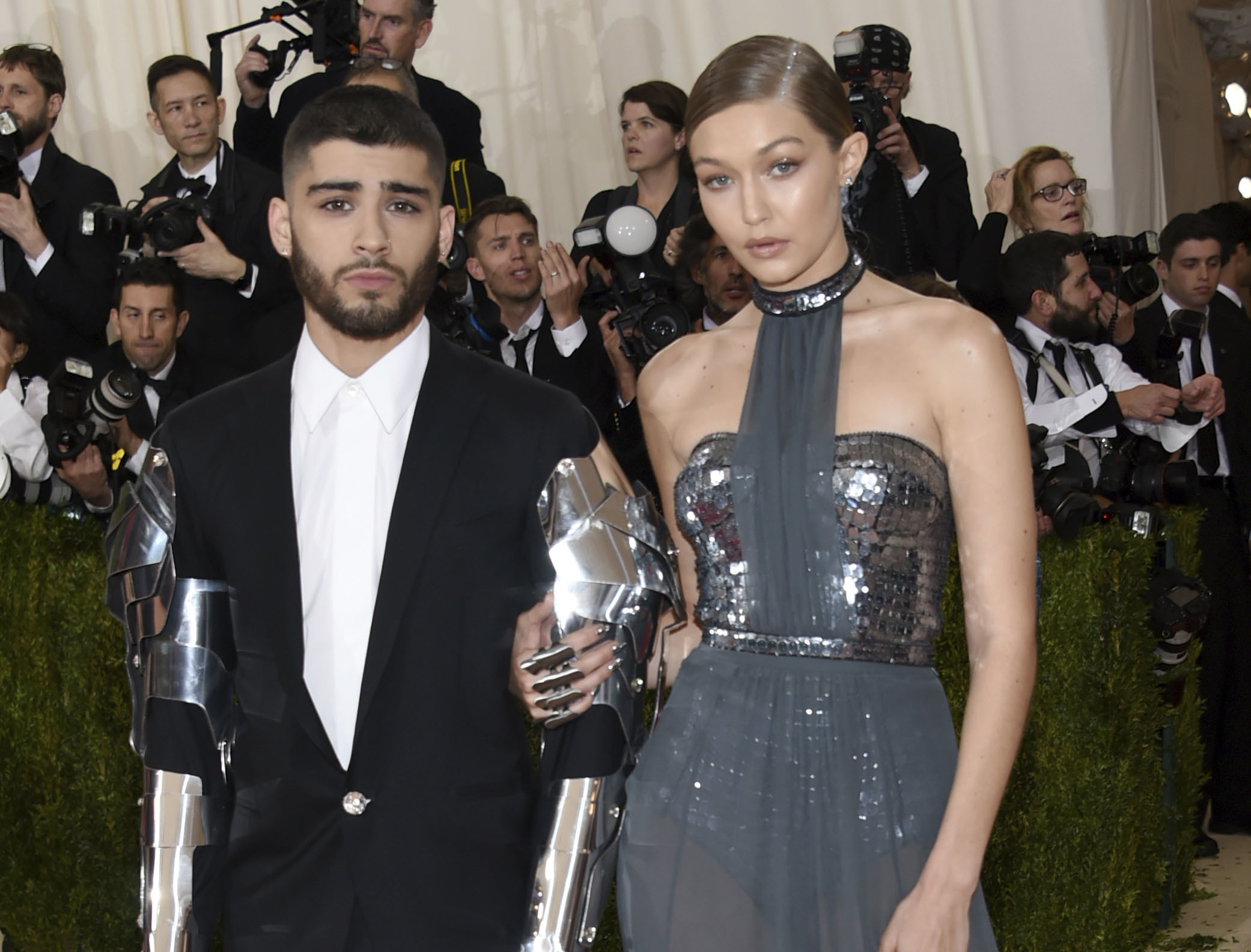 https://im.indiatimes.in/content/2020/Oct/zayn-malik-gigi-hadid_5f86e5980196a.jpg