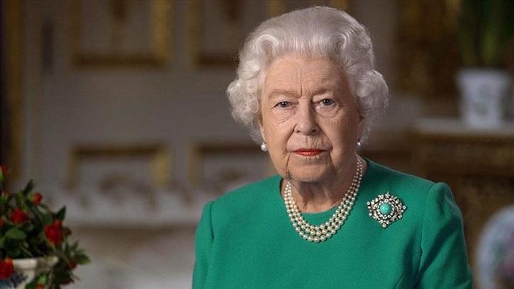 Pencils And Plates In Order: Queen Elizabeth II Had OCD As A Child ...