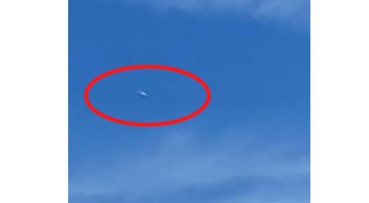 Woman In Plane Spots Mysterious Ufo In Broad Daylight, All Smooth And Shiny