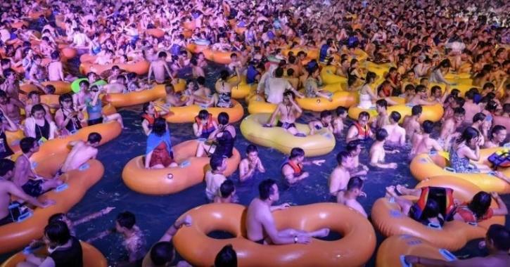 Wuhan waterpark party