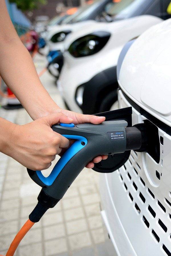 Most Indians Will Buy Electric Cars By 2022 If They Get 400 Km Plus Range, Lower Price