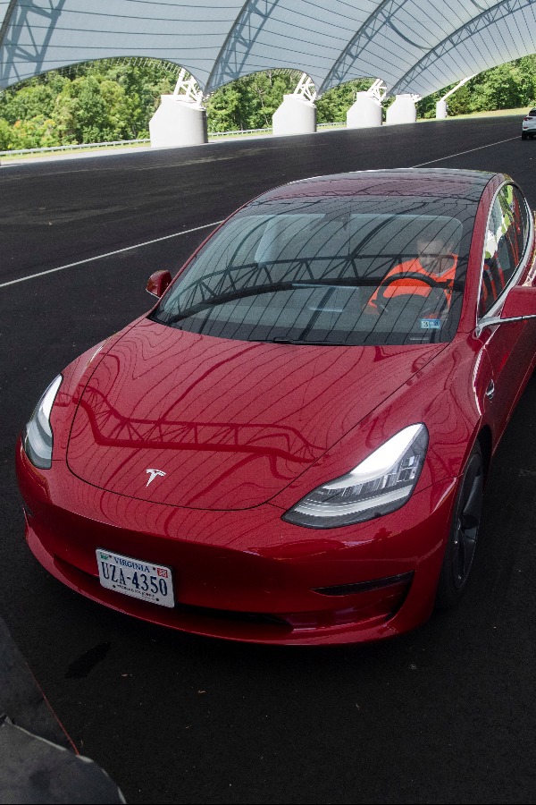 Tesla Motors: Trouble As Two Dead In Recent Accident Claims Of Cars Accelerating By Themselves